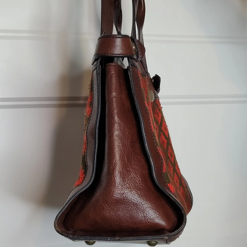 Vintage Fossil Reissue Tapestry Kilimanjaro Leather Hand Bag Turn-Lock Red Brown - Picture 13 of 16